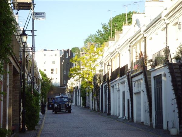 Holland Park Mews (01/05/2019)
