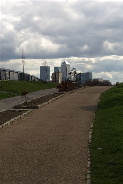 Views of Canary Wharf from Mile End Park (01/05/2019)