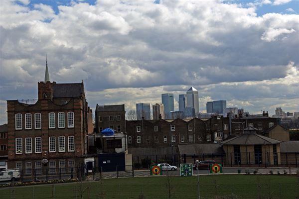 Views of Canary Wharf from Mile End Park (01/05/2019)