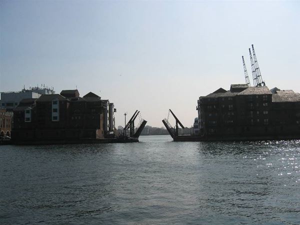 Views of Docklands from the Thames (01/05/2019)