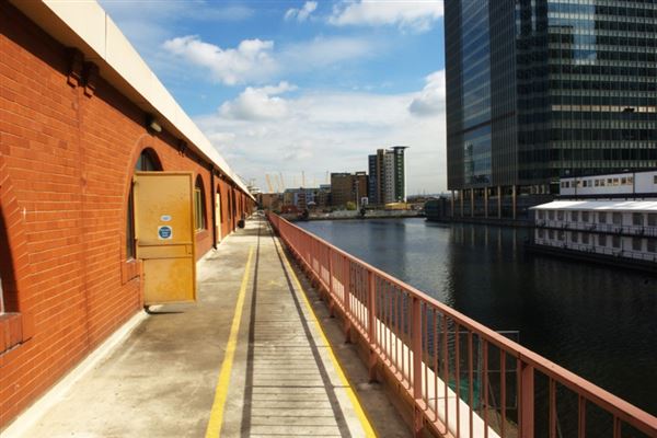 Views of Canary Wharf from Billingsgate Market (01/05/2019)