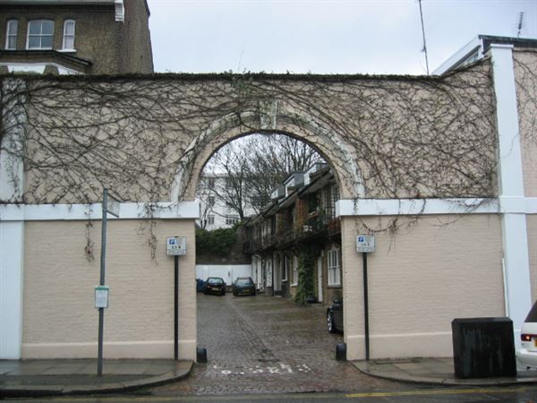 Steeles Mews (01/05/2019)