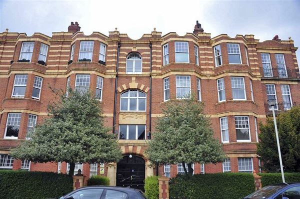 Sutton Court (01/05/2019)