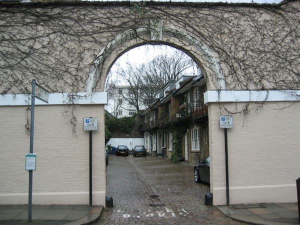 Steeles Mews (01/05/2019)