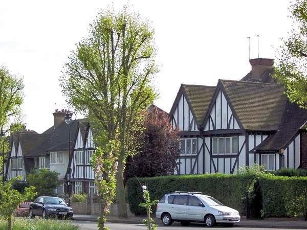 Hanger Hill Garden Estate (01/05/2019)