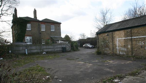 Clitterhouse Buildings Yard (16/05/2018)
