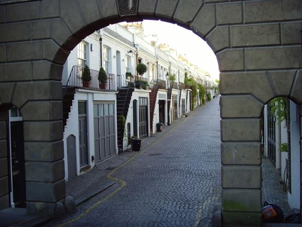 Holland Park Mews (01/05/2019)