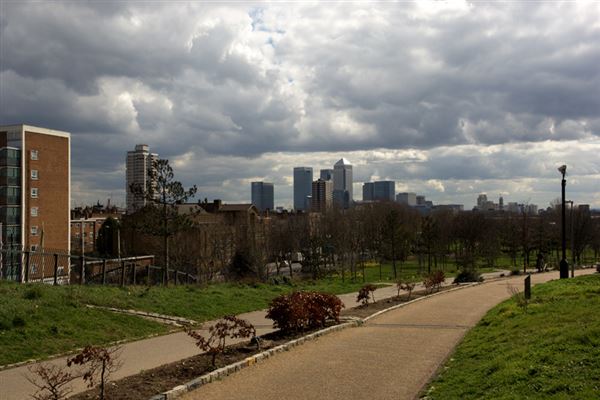 Views of Canary Wharf from Mile End Park (01/05/2019)