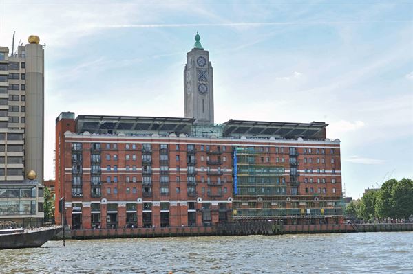 Views of the OXO Tower from the Thames (01/05/2019)