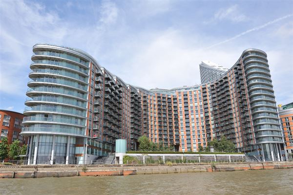 Views of Docklands from the Thames (01/05/2019)