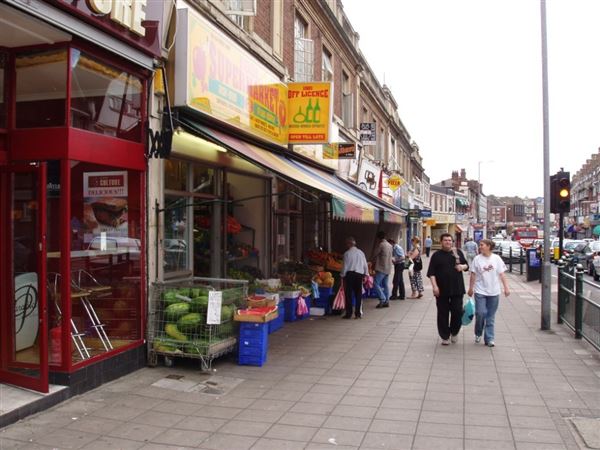 Green Lanes, Palmers Green (01/05/2019)