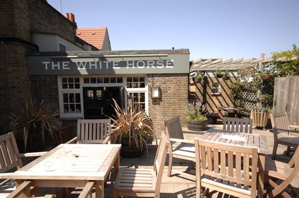 The White Horse (01/05/2019)