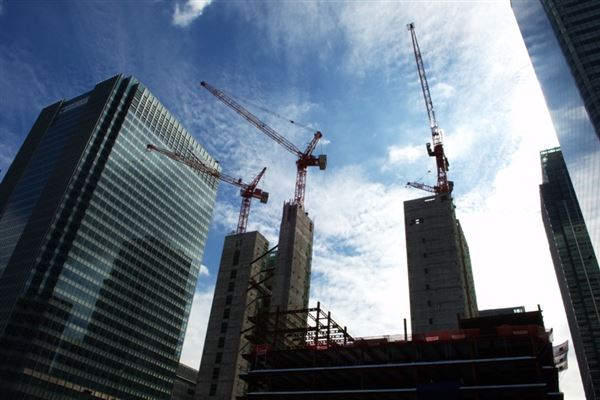 Views of Canary Wharf from Billingsgate Market (01/05/2019)