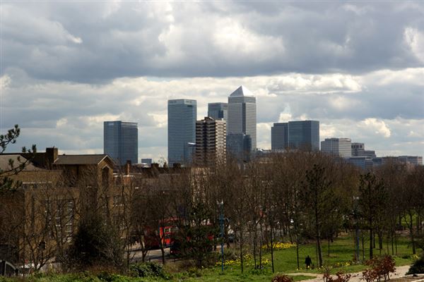 Views of Canary Wharf from Mile End Park (01/05/2019)