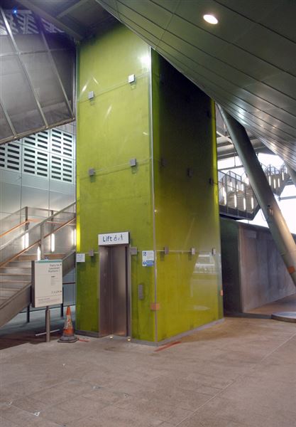 Heron Quays DLR Station (01/05/2019)